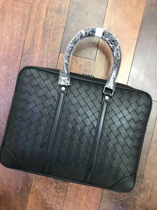 ボッテガヴェネタバッグ正面デザイン